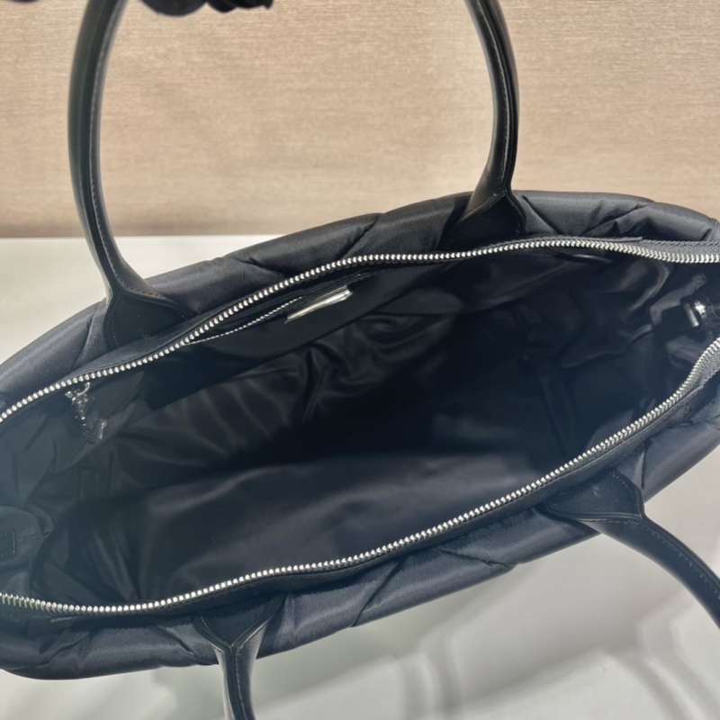 Pra*a tote bags